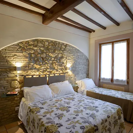 Donna Nobile San Gimignano